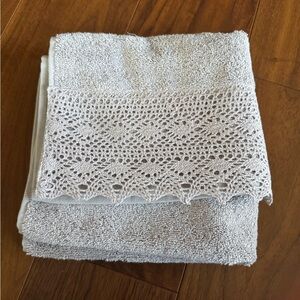 [Madame Coco] Light Purple Embroidered Bath Towel